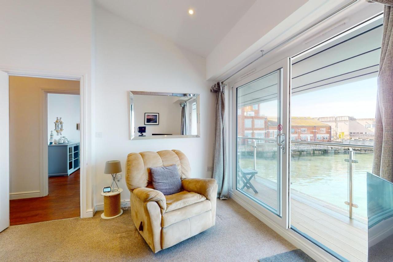 Crabbers' Wharf Apartahotel