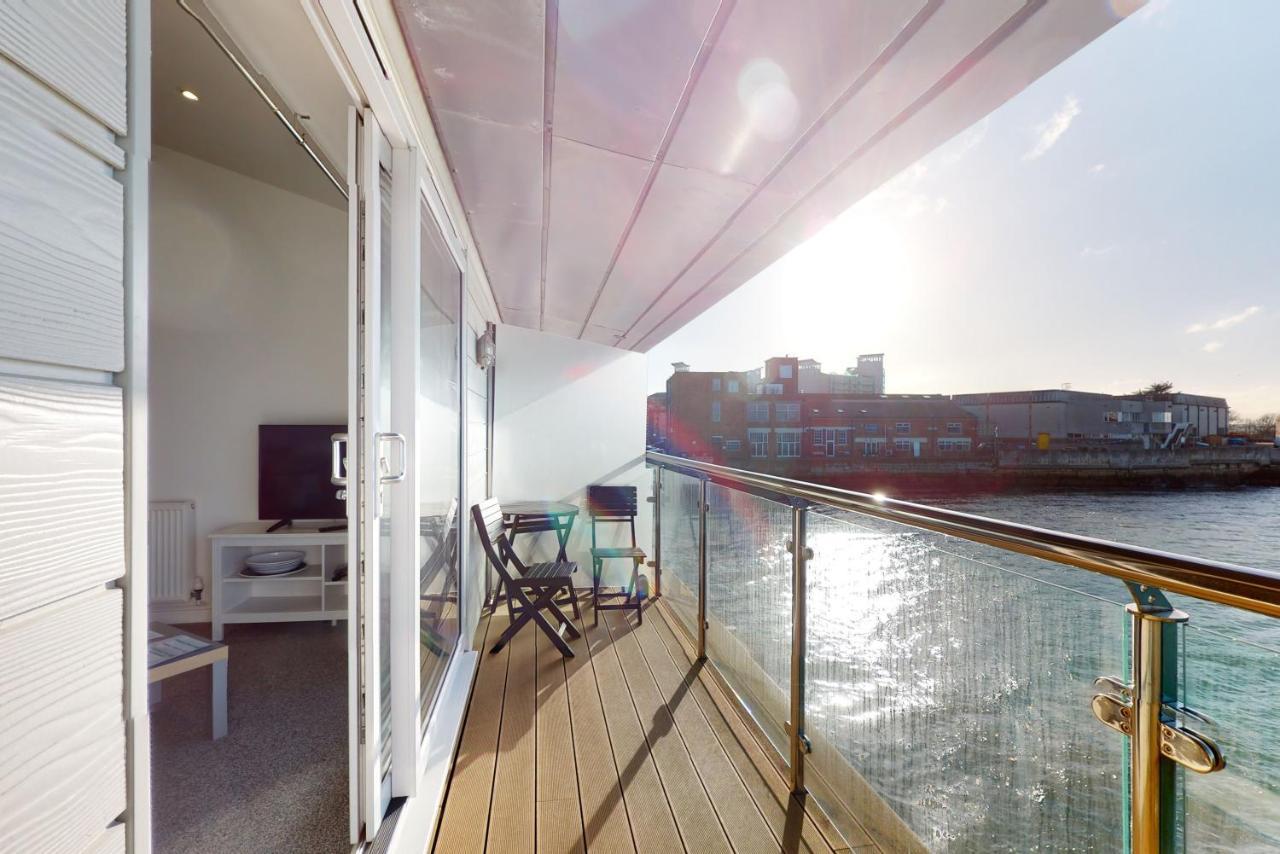 Crabbers' Wharf Apartahotel