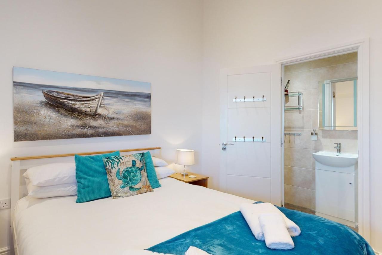 Crabbers' Wharf Aparthotel